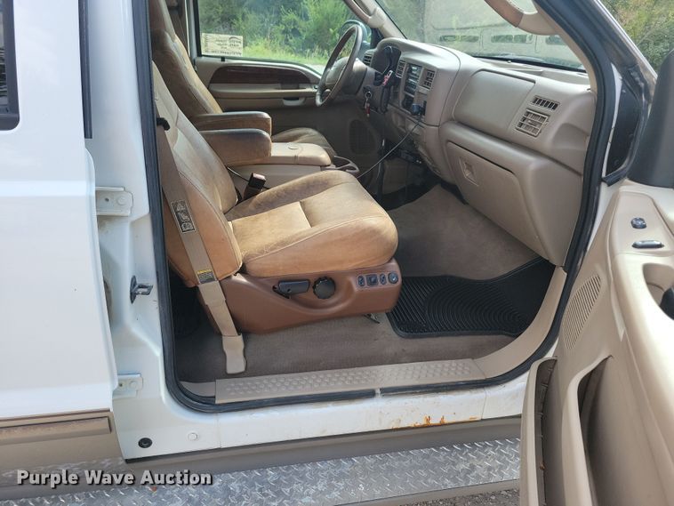 image for item DN3550 2003 Ford F350 Super Duty King Ranch Crew Cab pickup truck