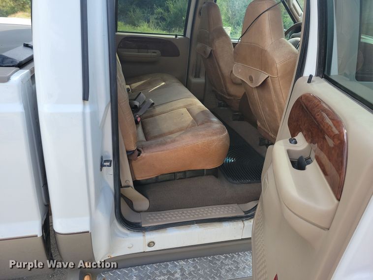 image for item DN3550 2003 Ford F350 Super Duty King Ranch Crew Cab pickup truck