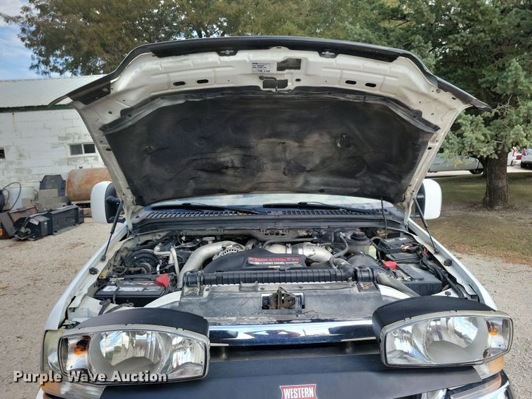 image for item DN3550 2003 Ford F350 Super Duty King Ranch Crew Cab pickup truck