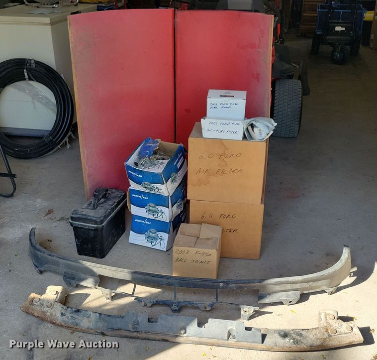 image for item DN3550 2003 Ford F350 Super Duty King Ranch Crew Cab pickup truck