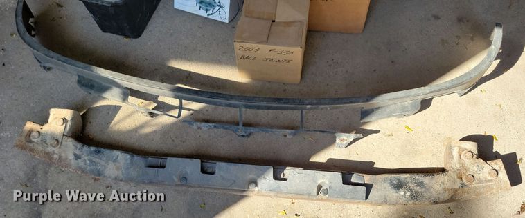 image for item DN3550 2003 Ford F350 Super Duty King Ranch Crew Cab pickup truck