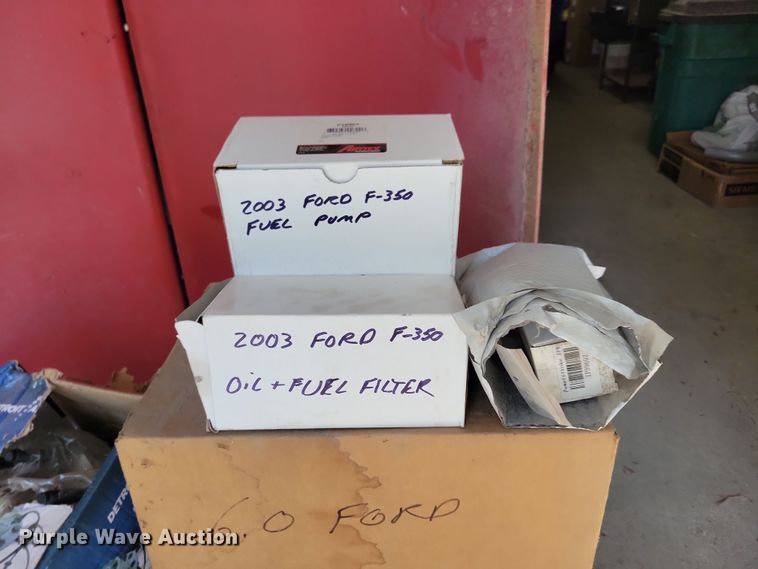 image for item DN3550 2003 Ford F350 Super Duty King Ranch Crew Cab pickup truck