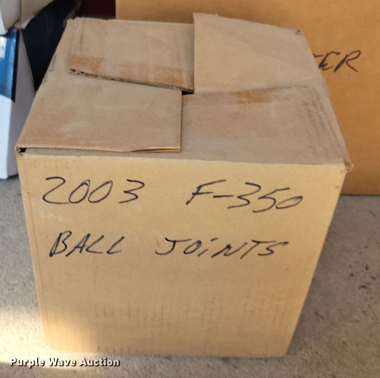 image for item DN3550 2003 Ford F350 Super Duty King Ranch Crew Cab pickup truck