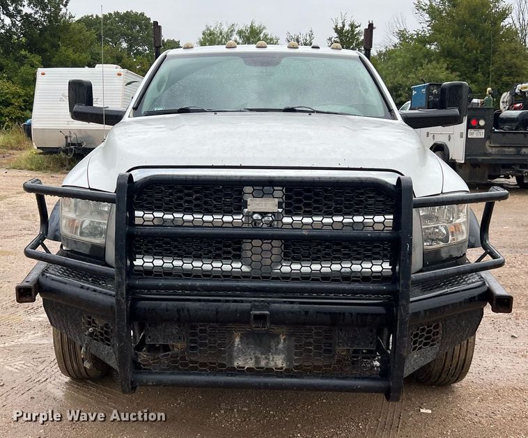 image for item DO2495 2014 Dodge Ram 5500HD Crew Cab flatbed truck