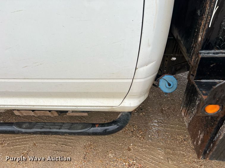 image for item DO2495 2014 Dodge Ram 5500HD Crew Cab flatbed truck