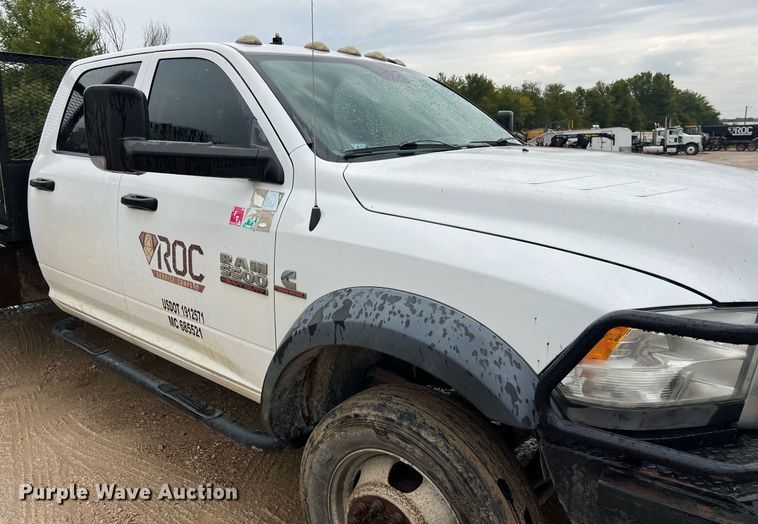 image for item DO2495 2014 Dodge Ram 5500HD Crew Cab flatbed truck