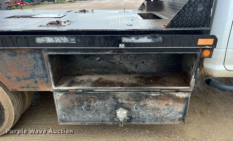 image for item DO2495 2014 Dodge Ram 5500HD Crew Cab flatbed truck