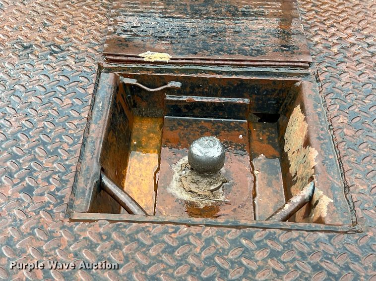 image for item DO2495 2014 Dodge Ram 5500HD Crew Cab flatbed truck