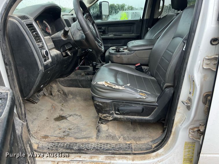 image for item DO2495 2014 Dodge Ram 5500HD Crew Cab flatbed truck