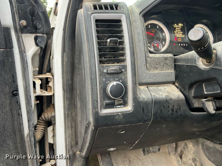 image for item DO2495 2014 Dodge Ram 5500HD Crew Cab flatbed truck