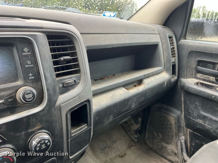 image for item DO2495 2014 Dodge Ram 5500HD Crew Cab flatbed truck