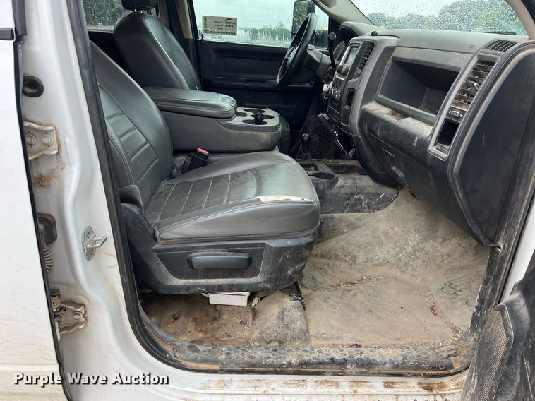 image for item DO2495 2014 Dodge Ram 5500HD Crew Cab flatbed truck