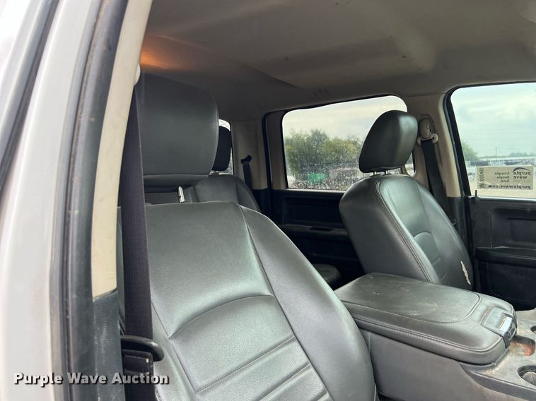 image for item DO2495 2014 Dodge Ram 5500HD Crew Cab flatbed truck