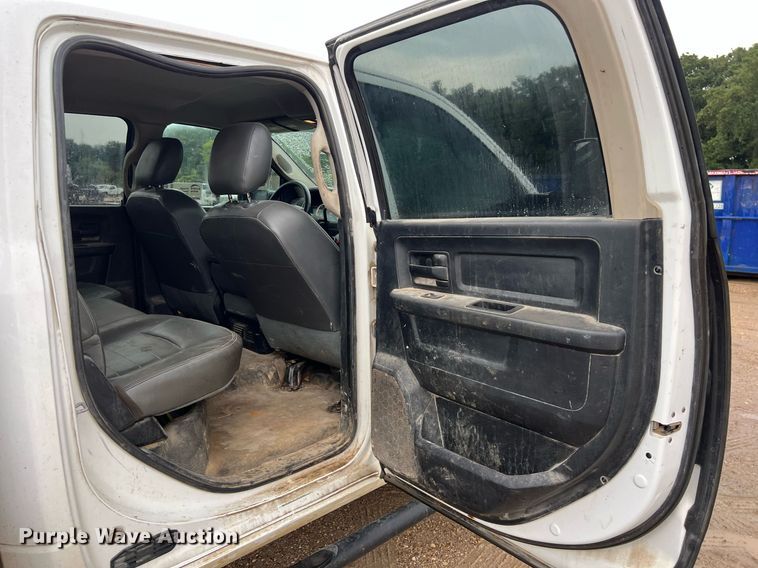 image for item DO2495 2014 Dodge Ram 5500HD Crew Cab flatbed truck