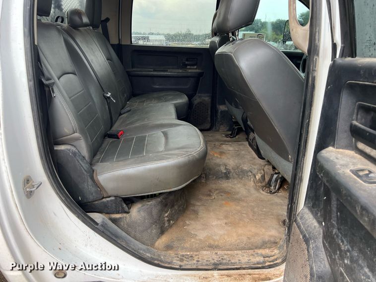 image for item DO2495 2014 Dodge Ram 5500HD Crew Cab flatbed truck