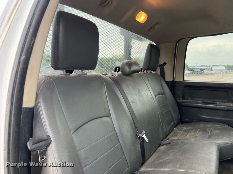 image for item DO2495 2014 Dodge Ram 5500HD Crew Cab flatbed truck