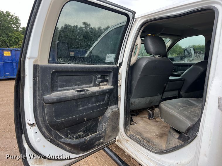 image for item DO2495 2014 Dodge Ram 5500HD Crew Cab flatbed truck