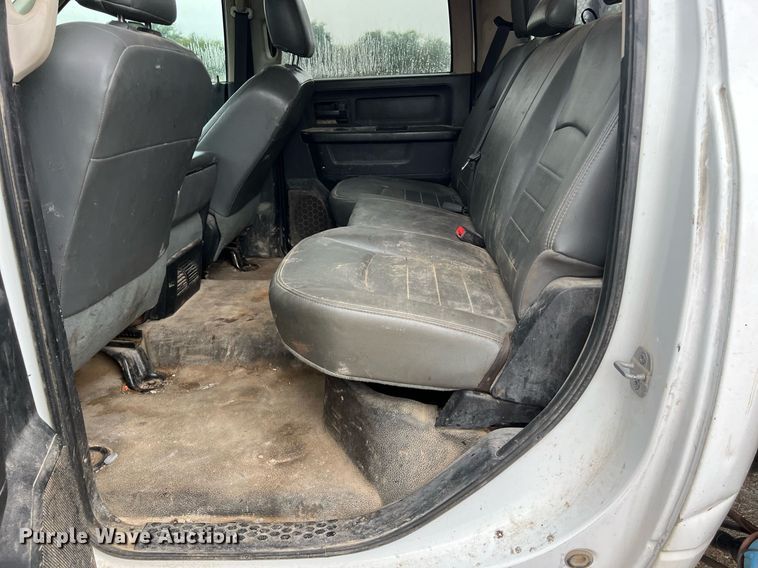 image for item DO2495 2014 Dodge Ram 5500HD Crew Cab flatbed truck