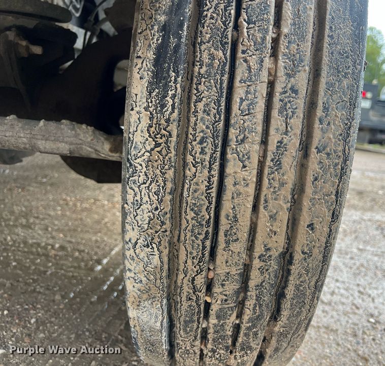 image for item DO2495 2014 Dodge Ram 5500HD Crew Cab flatbed truck