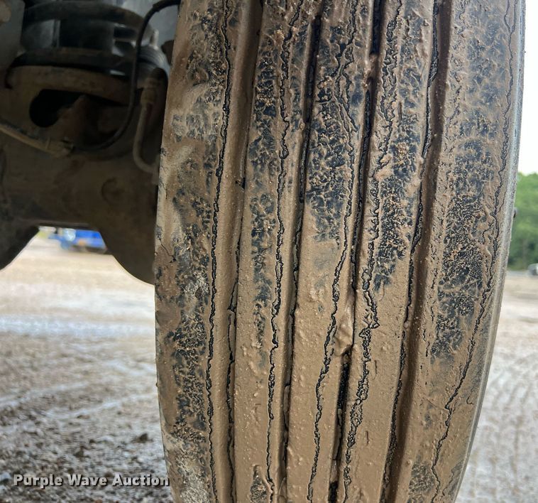 image for item DO2495 2014 Dodge Ram 5500HD Crew Cab flatbed truck