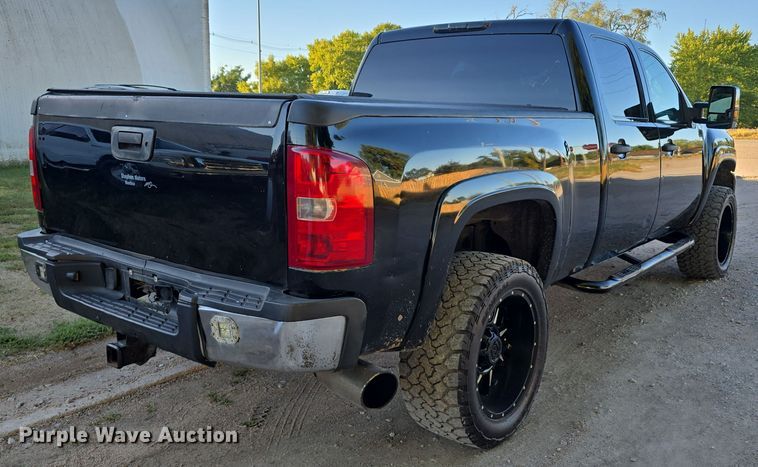 image for item DO5499 2007 Chevrolet Silverado 2500HD Crew Cab pickup truck