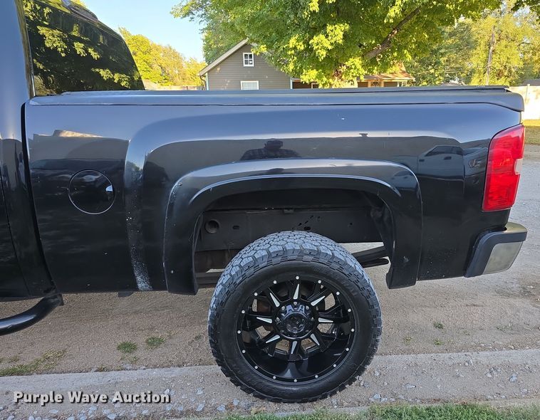 image for item DO5499 2007 Chevrolet Silverado 2500HD Crew Cab pickup truck