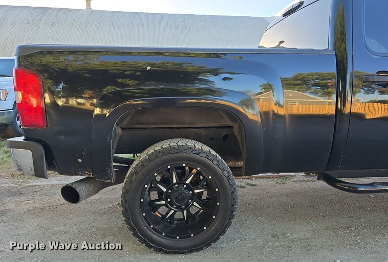 image for item DO5499 2007 Chevrolet Silverado 2500HD Crew Cab pickup truck