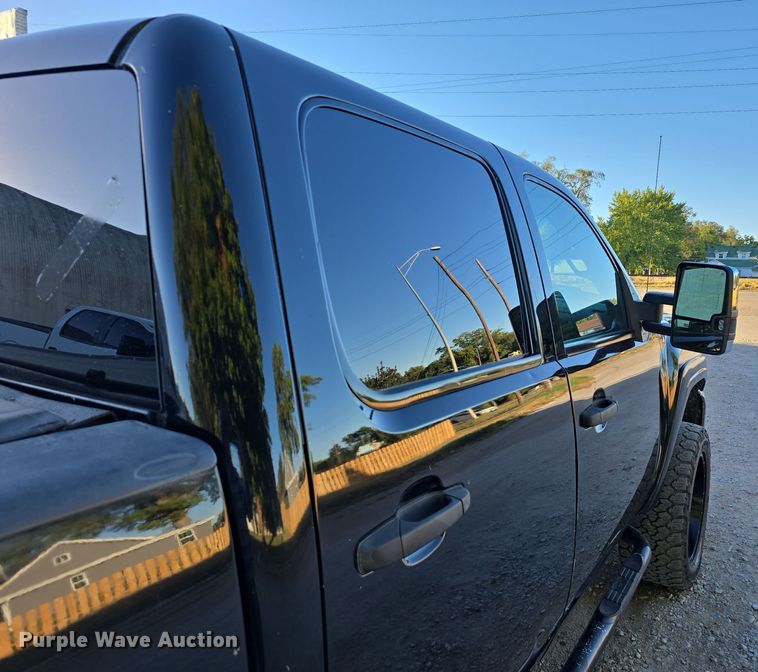 image for item DO5499 2007 Chevrolet Silverado 2500HD Crew Cab pickup truck