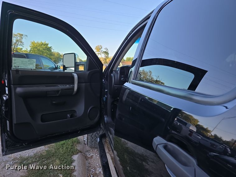 image for item DO5499 2007 Chevrolet Silverado 2500HD Crew Cab pickup truck