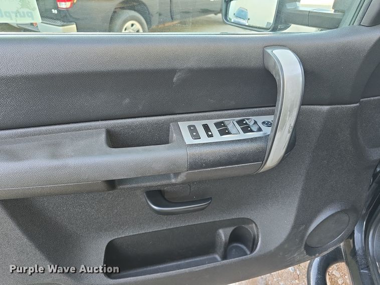 image for item DO5499 2007 Chevrolet Silverado 2500HD Crew Cab pickup truck