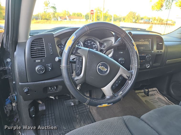 image for item DO5499 2007 Chevrolet Silverado 2500HD Crew Cab pickup truck