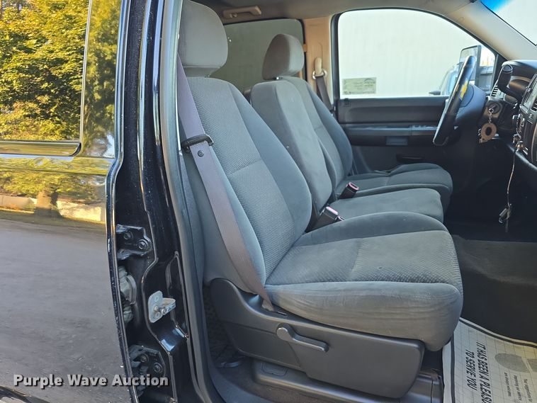 image for item DO5499 2007 Chevrolet Silverado 2500HD Crew Cab pickup truck
