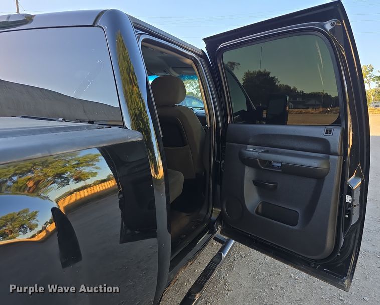 image for item DO5499 2007 Chevrolet Silverado 2500HD Crew Cab pickup truck