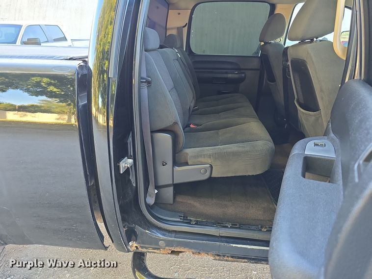 image for item DO5499 2007 Chevrolet Silverado 2500HD Crew Cab pickup truck