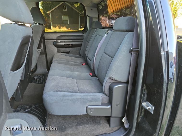 image for item DO5499 2007 Chevrolet Silverado 2500HD Crew Cab pickup truck