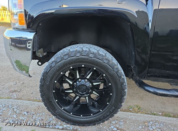 image for item DO5499 2007 Chevrolet Silverado 2500HD Crew Cab pickup truck