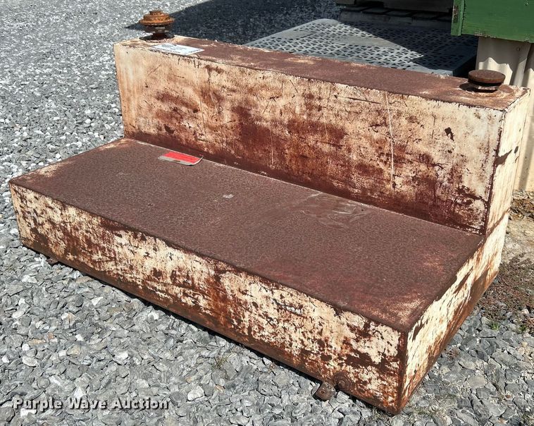 image for item DO7502 (4) auxiliary fuel tanks