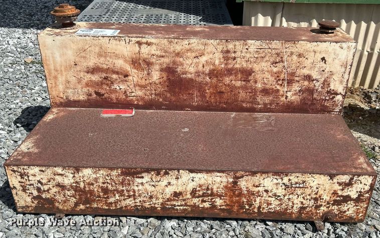 image for item DO7502 (4) auxiliary fuel tanks