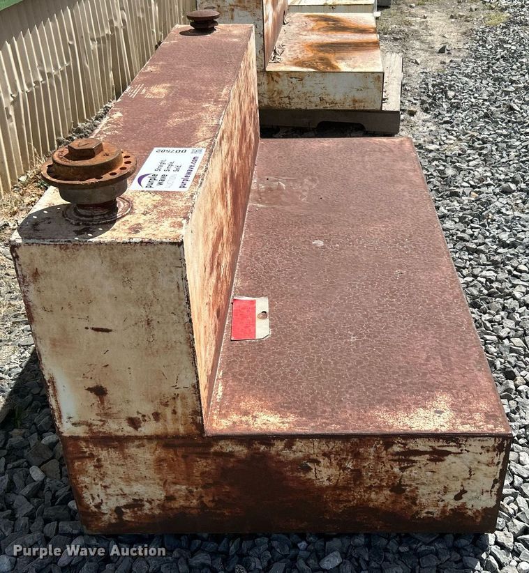 image for item DO7502 (4) auxiliary fuel tanks