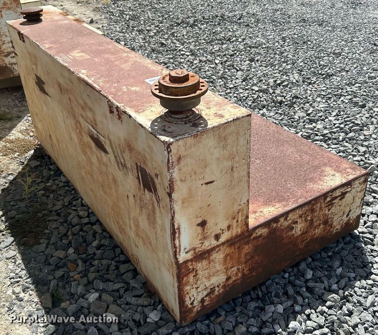 image for item DO7502 (4) auxiliary fuel tanks