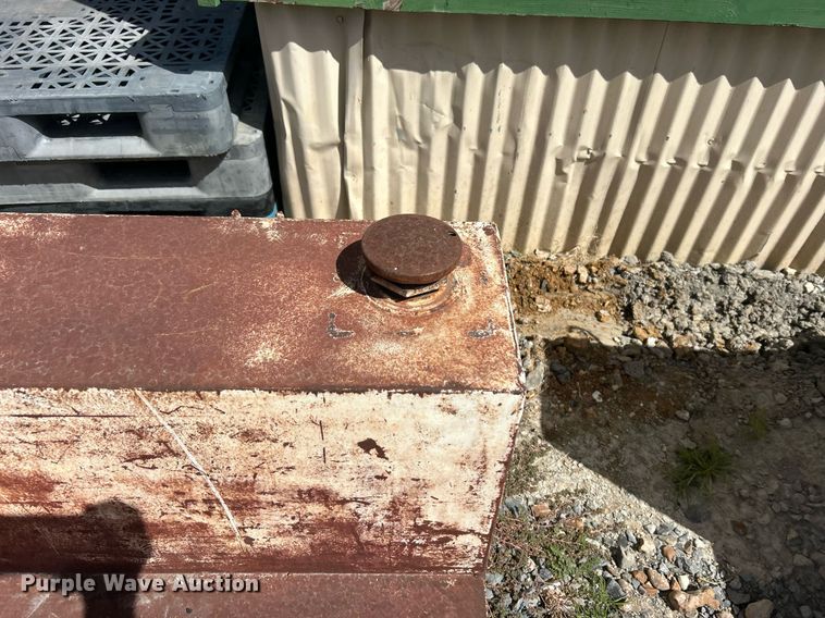 image for item DO7502 (4) auxiliary fuel tanks