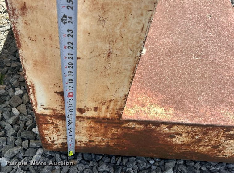 image for item DO7502 (4) auxiliary fuel tanks