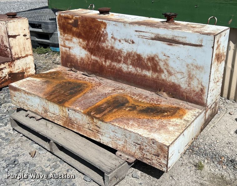 image for item DO7502 (4) auxiliary fuel tanks