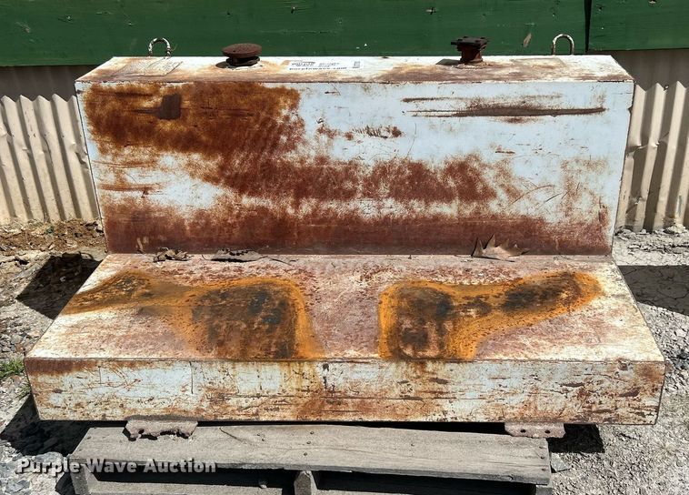 image for item DO7502 (4) auxiliary fuel tanks