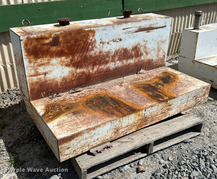 image for item DO7502 (4) auxiliary fuel tanks