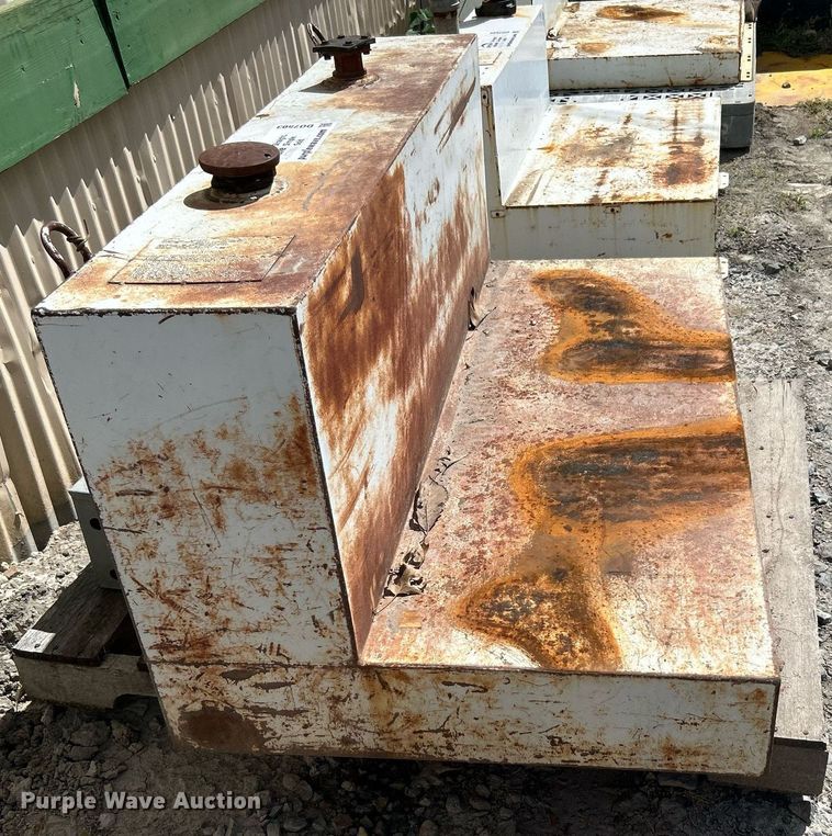 image for item DO7502 (4) auxiliary fuel tanks