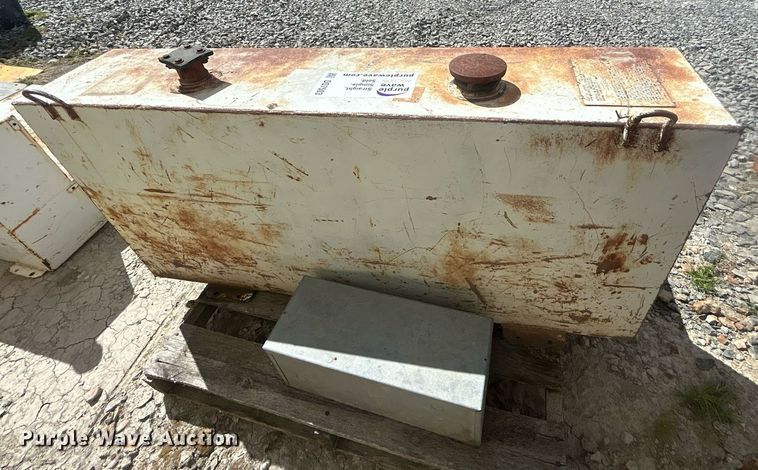 image for item DO7502 (4) auxiliary fuel tanks