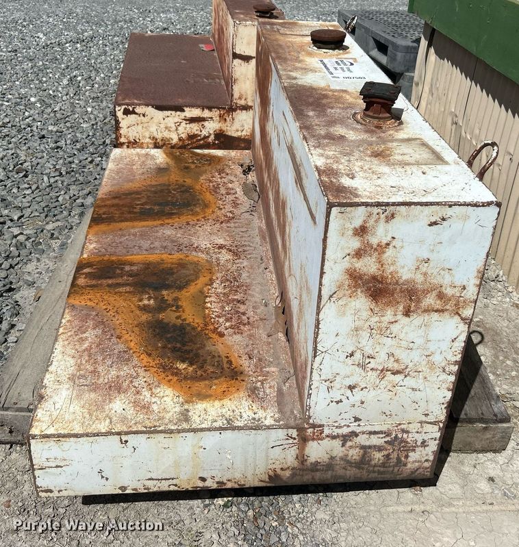 image for item DO7502 (4) auxiliary fuel tanks