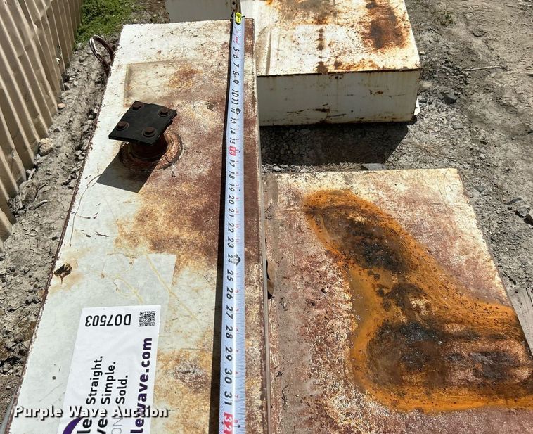 image for item DO7502 (4) auxiliary fuel tanks