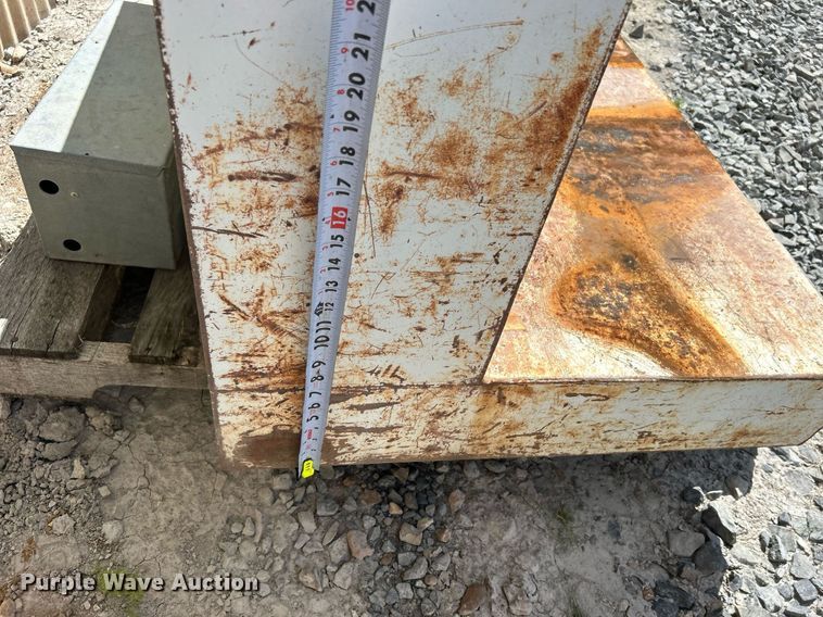 image for item DO7502 (4) auxiliary fuel tanks